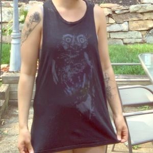 Vintage owl cut out top🦉